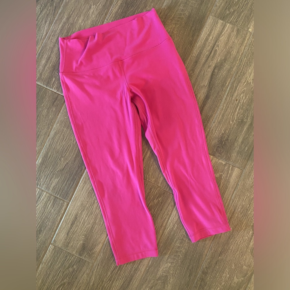 Women’s Lululemon Pink Crop Leggings size 10 🩷